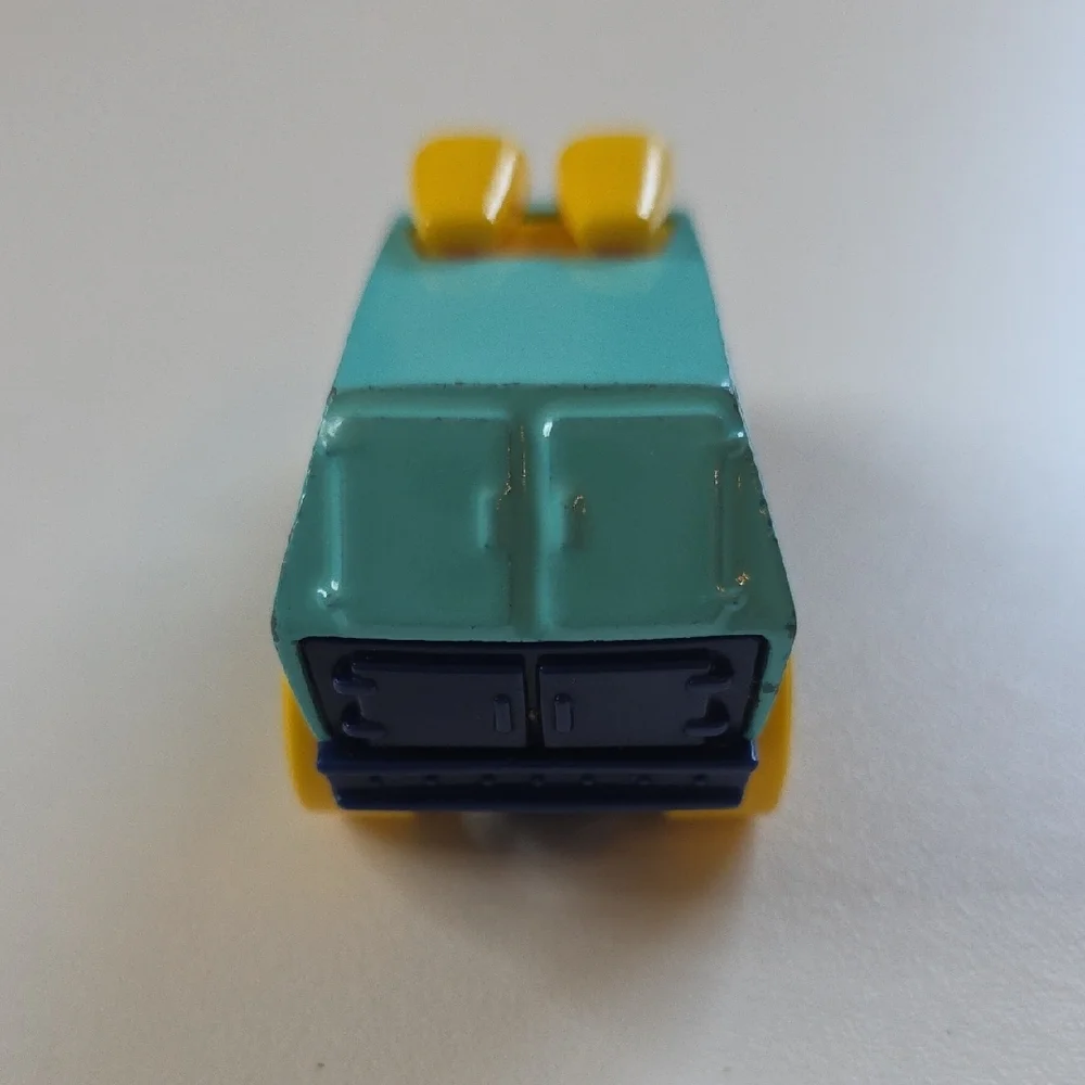 🏁 Hot Wheels Cool One Ice Cream Truck - Blue and Yellow